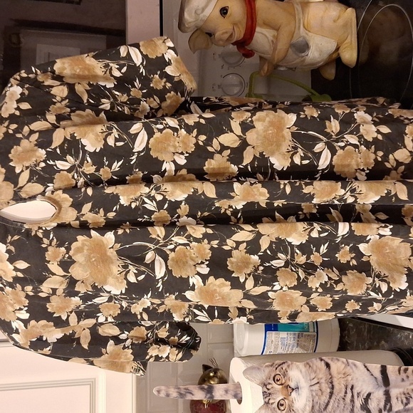 h Roamans Floral Black and Tan Top Plus Size 2X - Picture 2 of 4